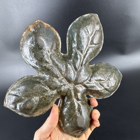 Vintage Cast Iron Leaf With Snail Rustic Primitive Garden Decor Ashtray Dish - Picture 8 of 14